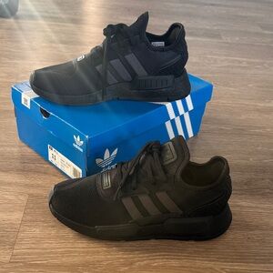 NEW Adidas Men's Triple Black Sneakers